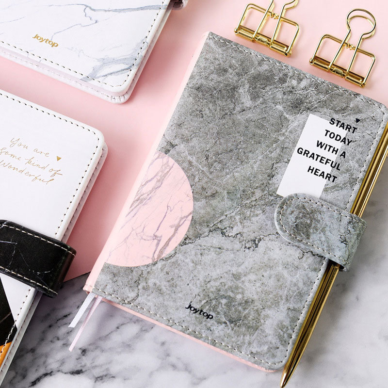 Cur charta lapidea tabellionis acceptis Desks in 2024?